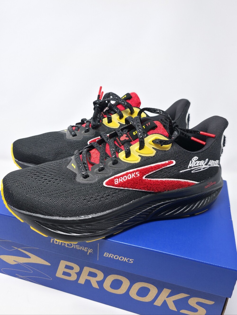 Brooks Ghost 17 RunDisney Mickey Mouse Women's 8.5 NIB